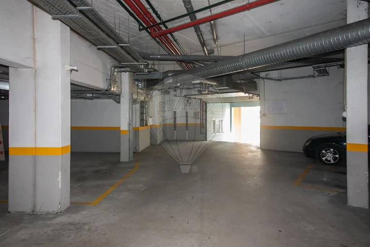 Apartamento T2 para Venda em Carregado e Cadafais Foto 23