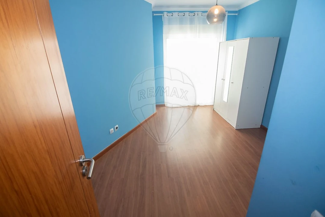 Apartamento T2 para Venda em Carregado e Cadafais Foto 15