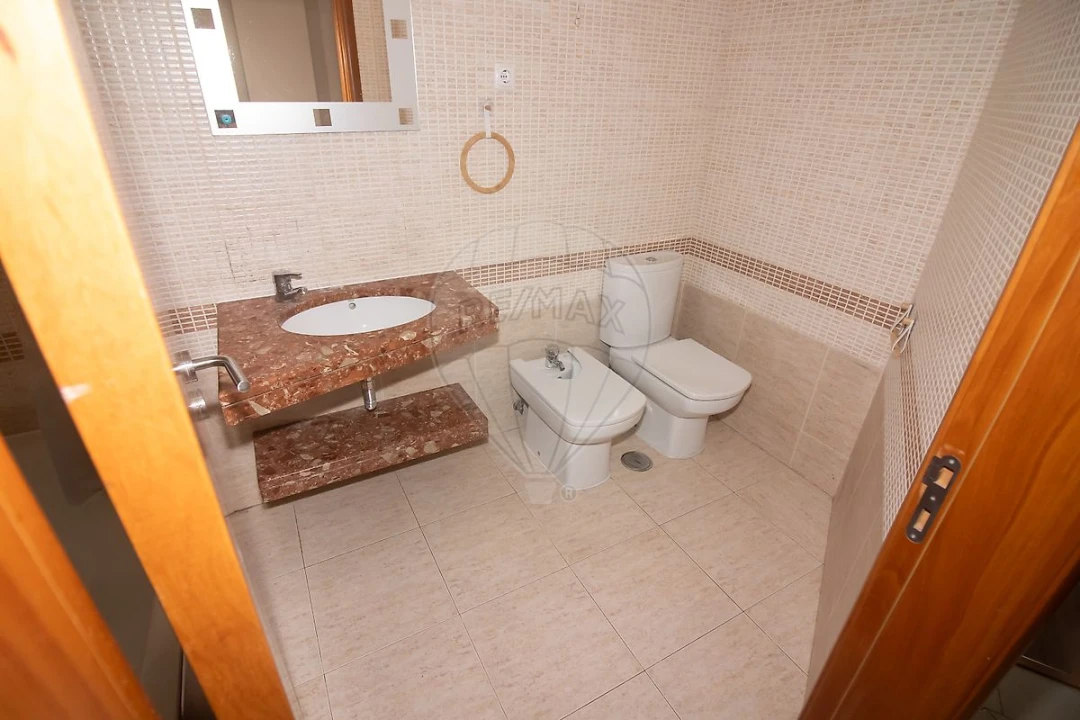 Apartamento T2 para Venda em Carregado e Cadafais Foto 17