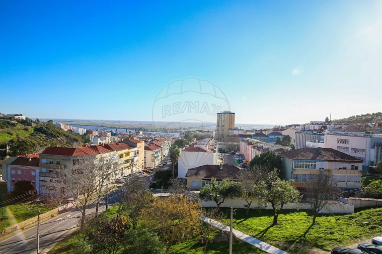 Apartamento T2 para Venda em Vila Franca de Xira Foto 19