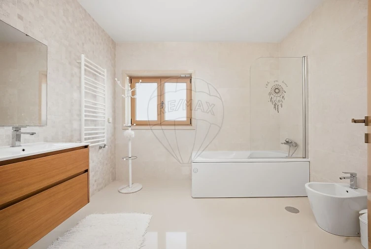 Moradia T4 para Venda em Santa Joana Foto 18