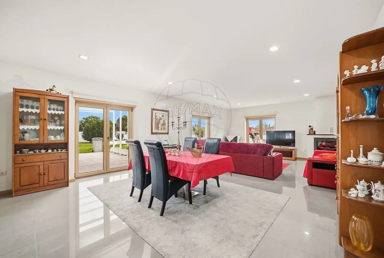 Moradia T4 para Venda em Santa Joana Foto 4