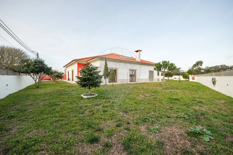 Moradia T4 para Venda em Santa Joana