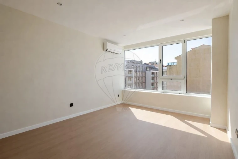 Apartamento T2 para Venda em Paranhos Foto 7