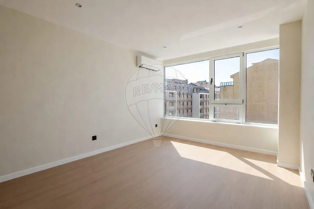 Apartamento T2 para Venda em Paranhos Foto 7