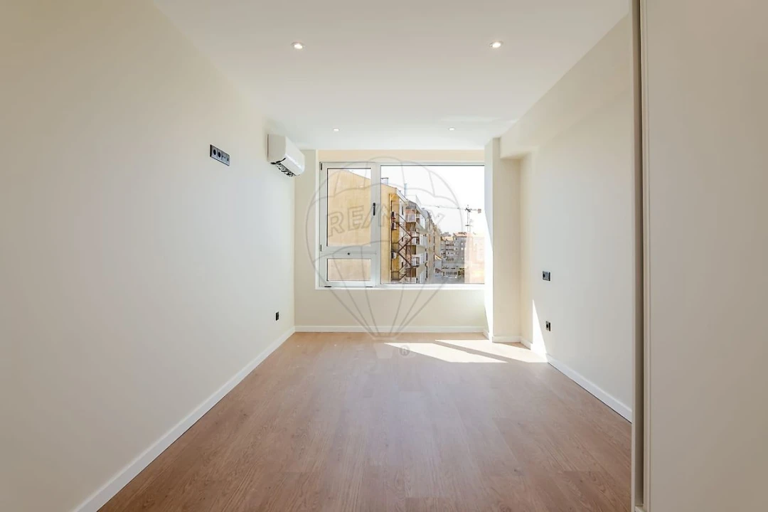 Apartamento T2 para Venda em Paranhos Foto 17