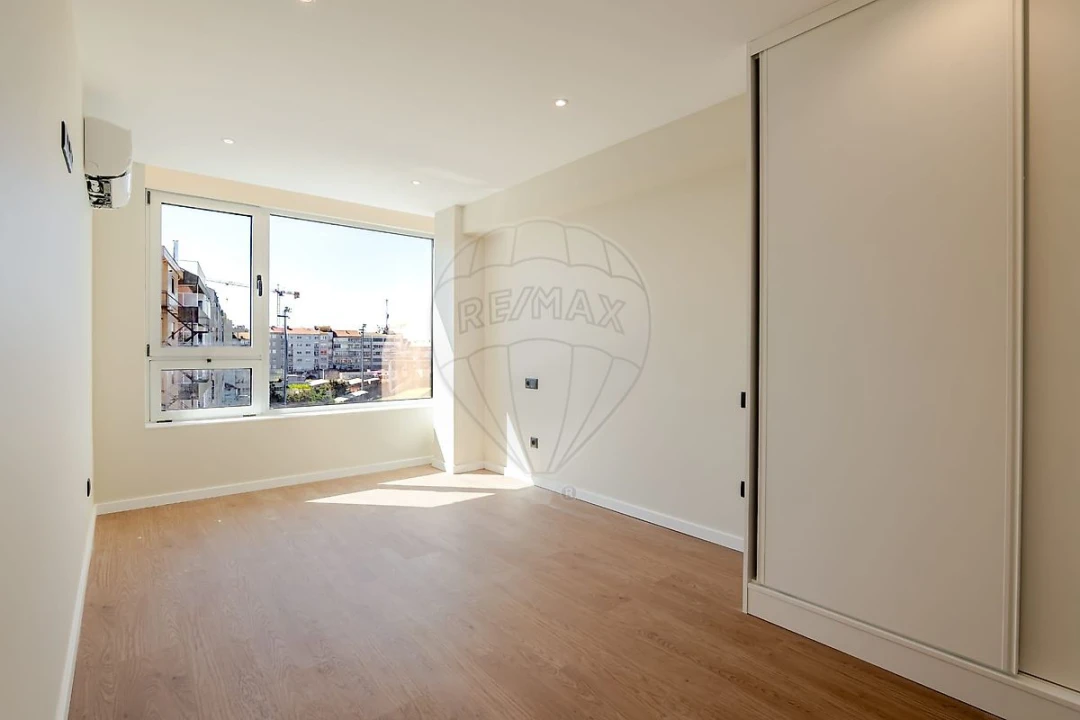 Apartamento T2 para Venda em Paranhos Foto 16
