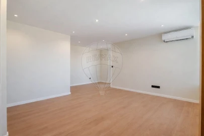 Apartamento T1 para Venda em Paranhos