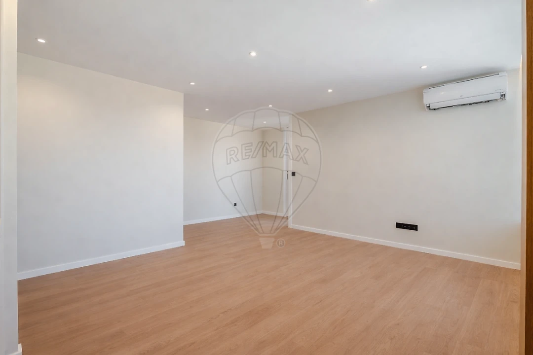 Apartamento T1 para Venda em Paranhos Foto 36