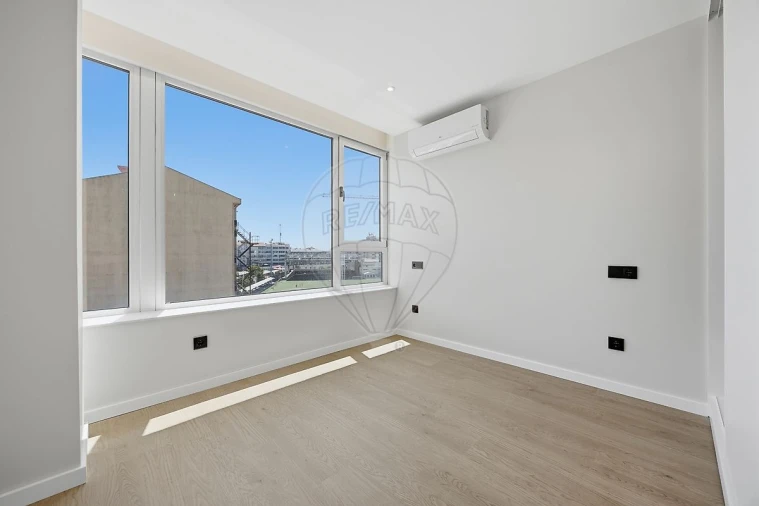 Apartamento T2 para Venda em Paranhos Foto 4