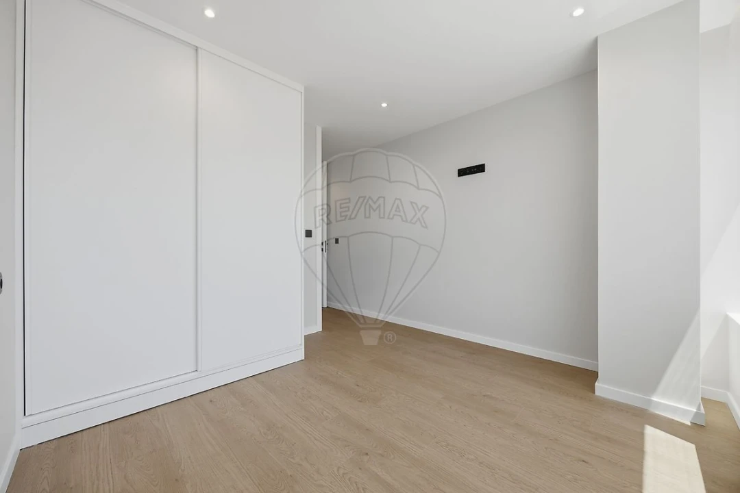 Apartamento T2 para Venda em Paranhos Foto 5