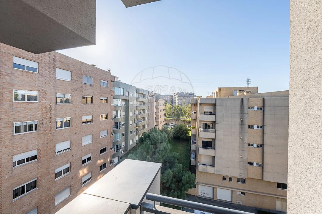 Apartamento T2 para Arrendamento em Cidade da Maia Foto 11