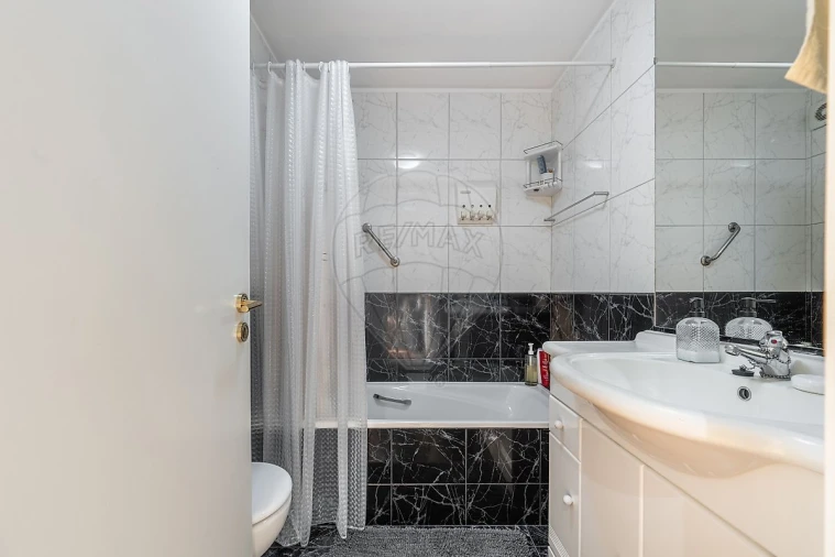 Apartamento T2 para Arrendamento em Cidade da Maia Foto 15