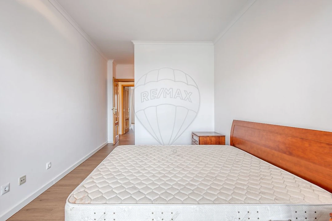 Apartamento T2 para Arrendamento em Pedrouços Foto 21