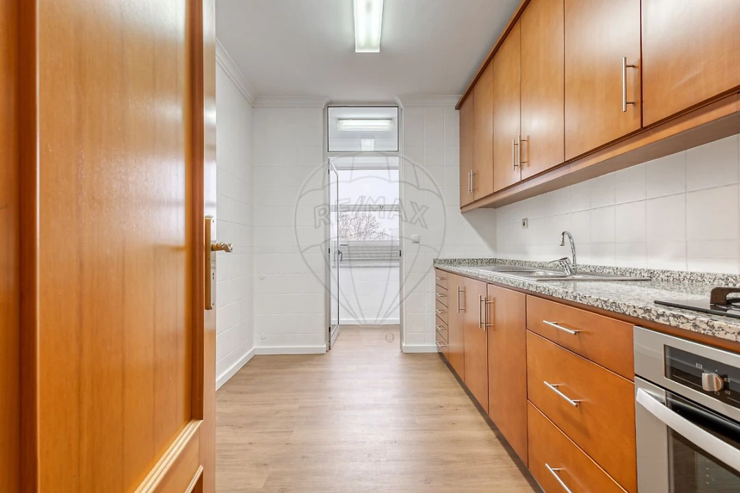 Apartamento T2 para Arrendamento em Pedrouços Foto 9