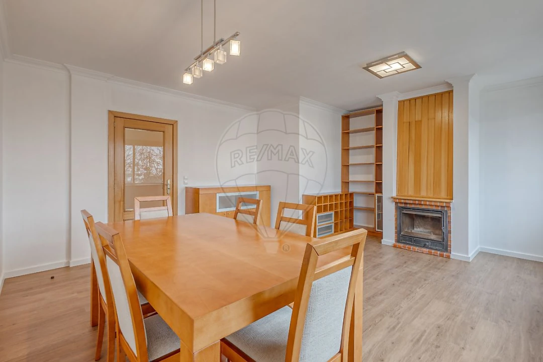 Apartamento T2 para Arrendamento em Pedrouços Foto 5