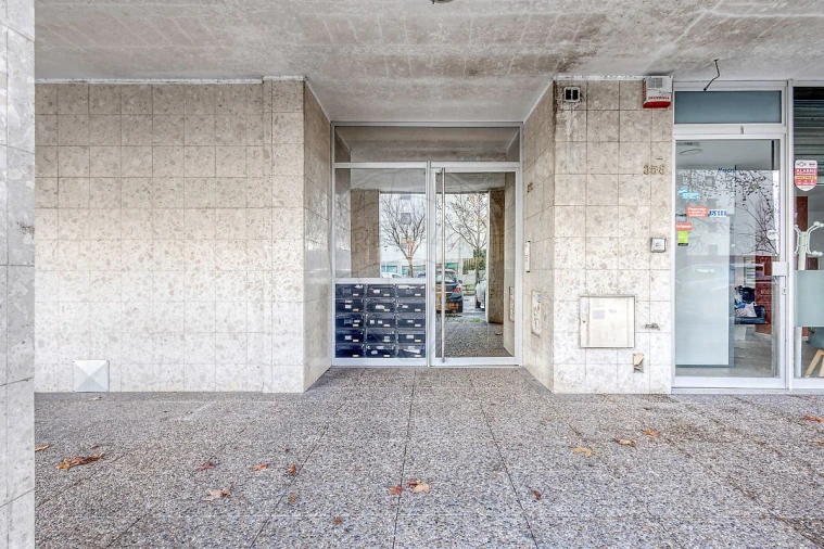 Apartamento T2 para Arrendamento em Pedrouços Foto 3