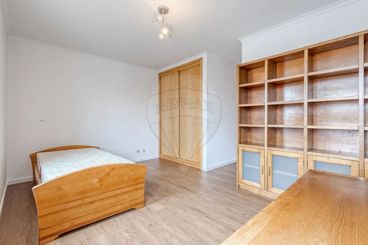 Apartamento T2 para Arrendamento em Pedrouços Foto 17