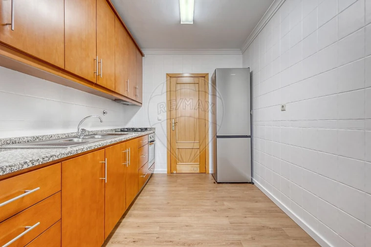 Apartamento T2 para Arrendamento em Pedrouços Foto 11