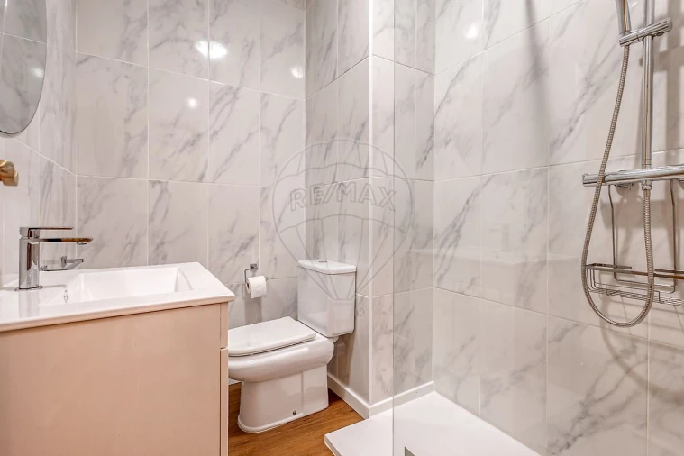 Apartamento T2 para Arrendamento em Pedrouços Foto 8