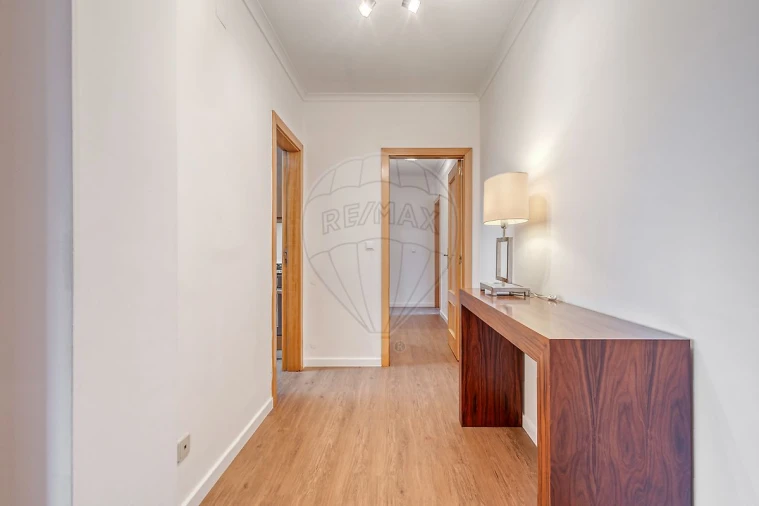 Apartamento T2 para Arrendamento em Pedrouços Foto 4