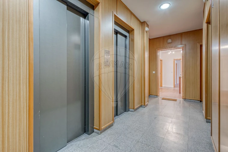 Apartamento T2 para Arrendamento em Pedrouços Foto 25