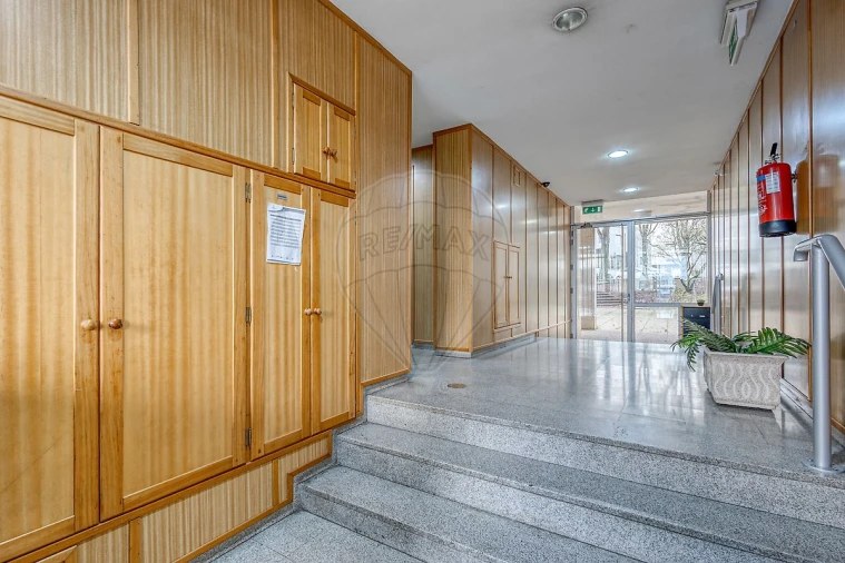 Apartamento T2 para Arrendamento em Pedrouços Foto 24