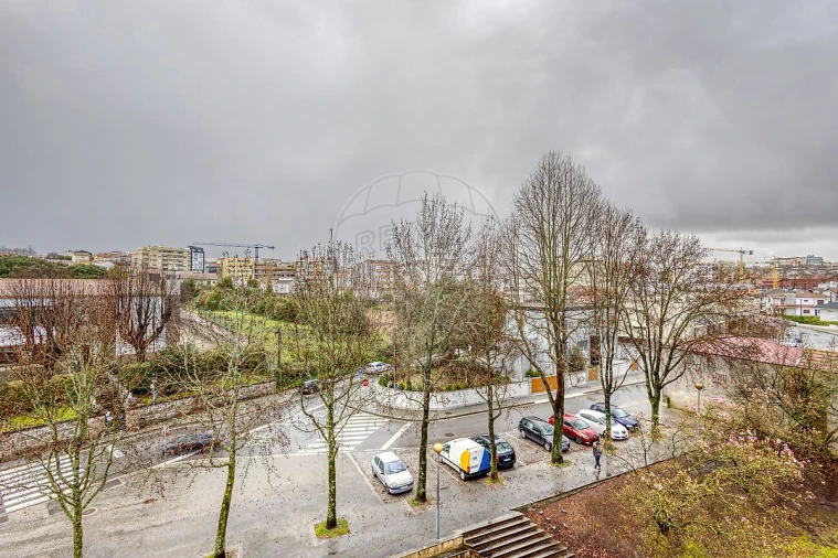 Apartamento T2 para Arrendamento em Pedrouços Foto 26