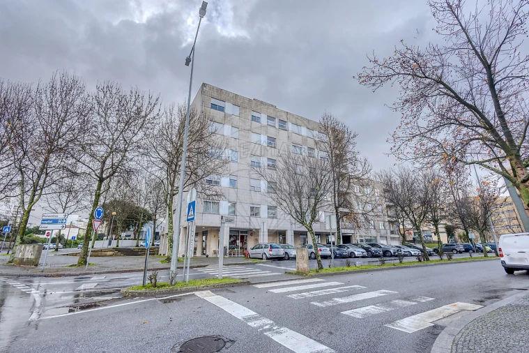 Apartamento T2 para Arrendamento em Pedrouços Foto 2