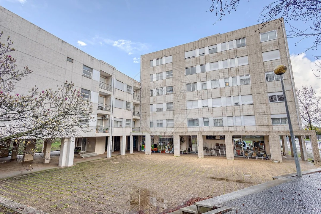 Apartamento T2 para Arrendamento em Pedrouços Foto 29