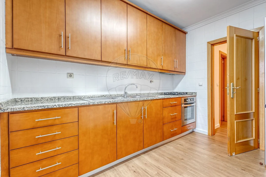 Apartamento T2 para Arrendamento em Pedrouços Foto 12