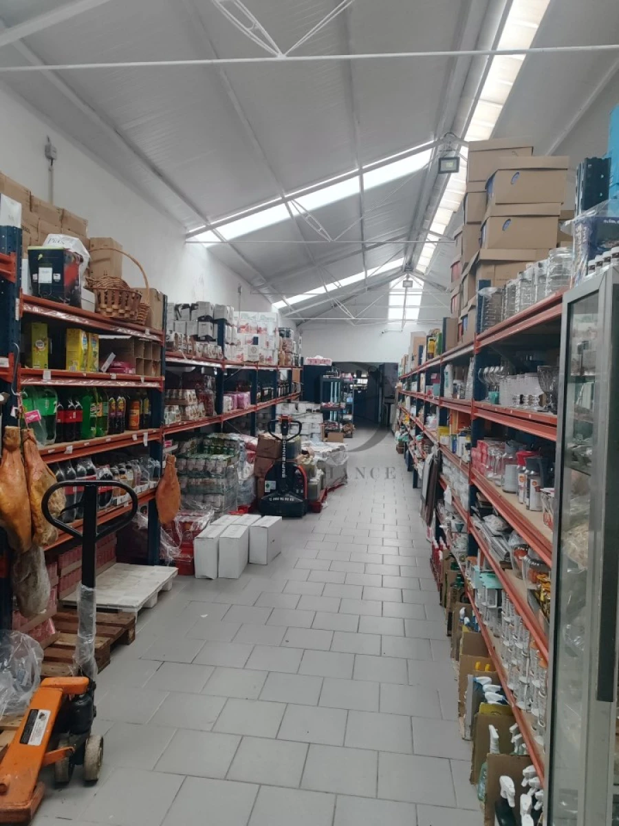 Armazém para Venda em Santa Marinha e São Pedro da Afurada Foto 2