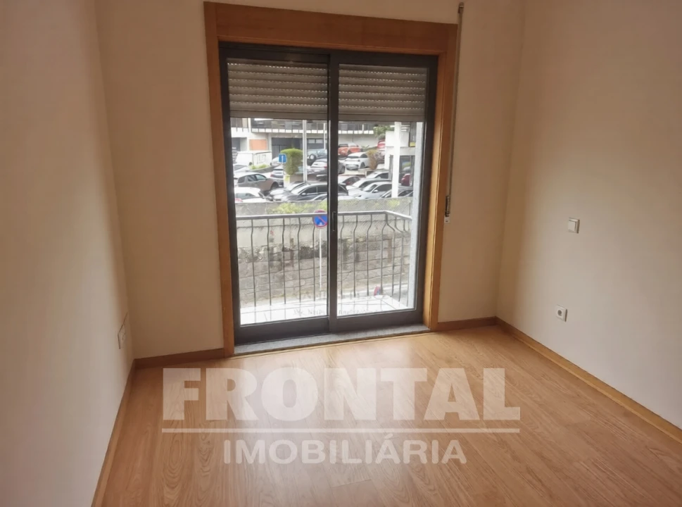 Apartamento T2 para Arrendamento em São Mamede de Infesta e Senhora da Hora Foto 2
