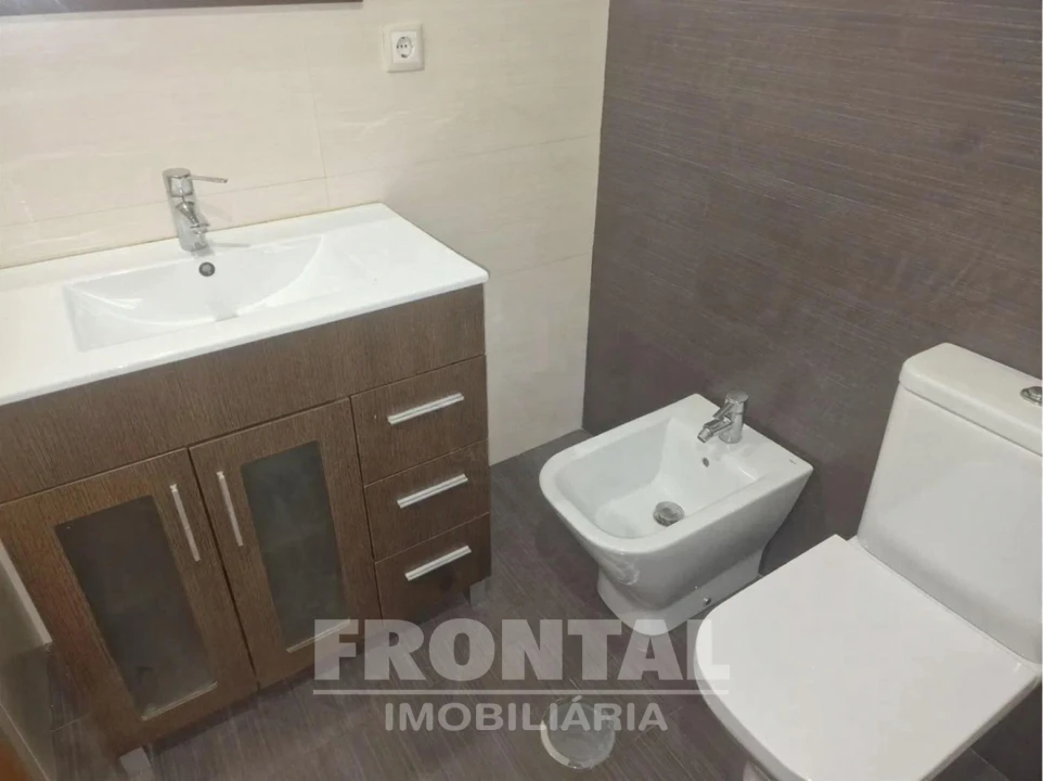 Apartamento T2 para Arrendamento em São Mamede de Infesta e Senhora da Hora Foto 9