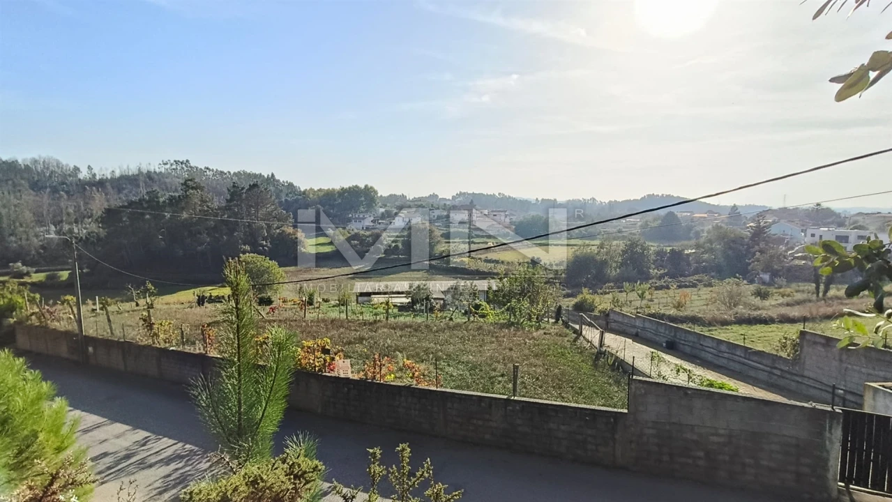 Terreno para Venda em Foz do Sousa e Covelo Foto 1