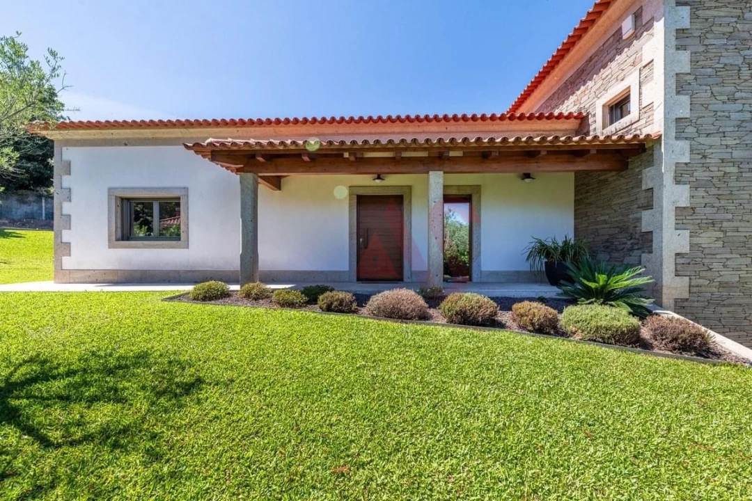 Moradia T4 para Venda em Fornelos e Queijada Foto 5