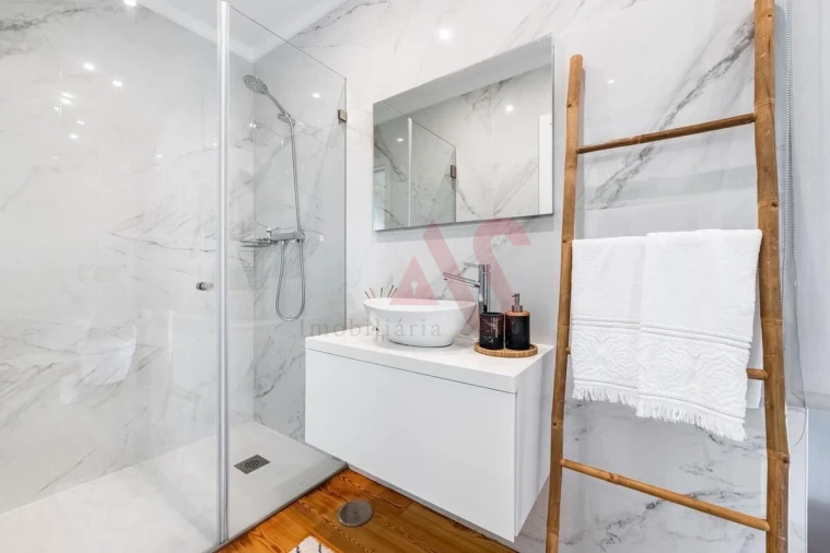 Moradia T4 para Venda em Fornelos e Queijada Foto 32