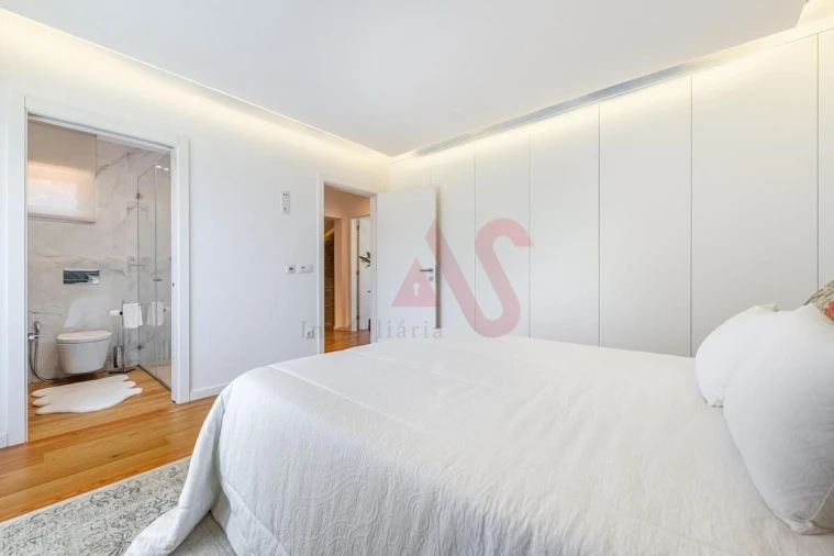 Moradia T4 para Venda em Fornelos e Queijada Foto 31