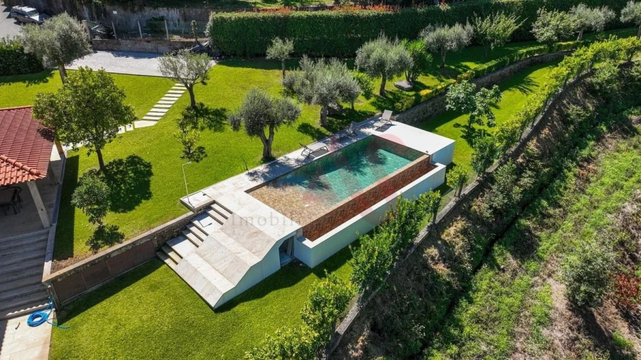 Moradia T4 para Venda em Fornelos e Queijada Foto 12