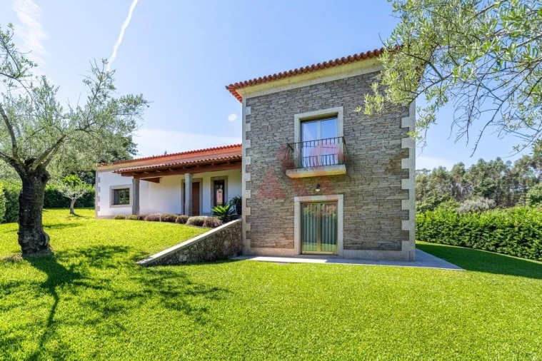 Moradia T4 para Venda em Fornelos e Queijada Foto 4