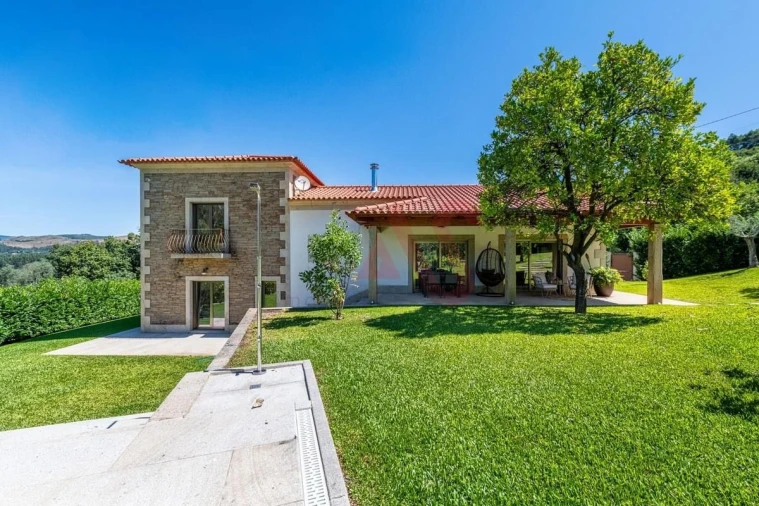 Moradia T4 para Venda em Fornelos e Queijada Foto 2