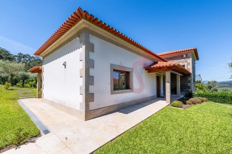 Moradia T4 para Venda em Fornelos e Queijada Foto 3