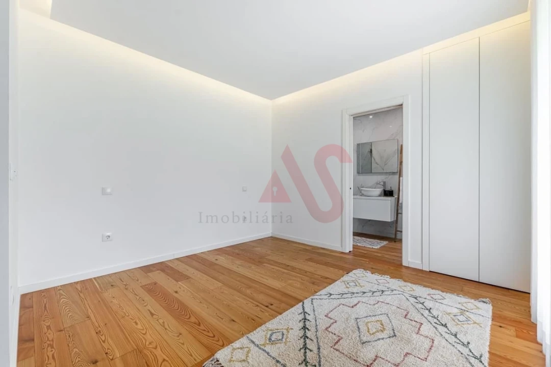 Moradia T4 para Venda em Fornelos e Queijada Foto 36