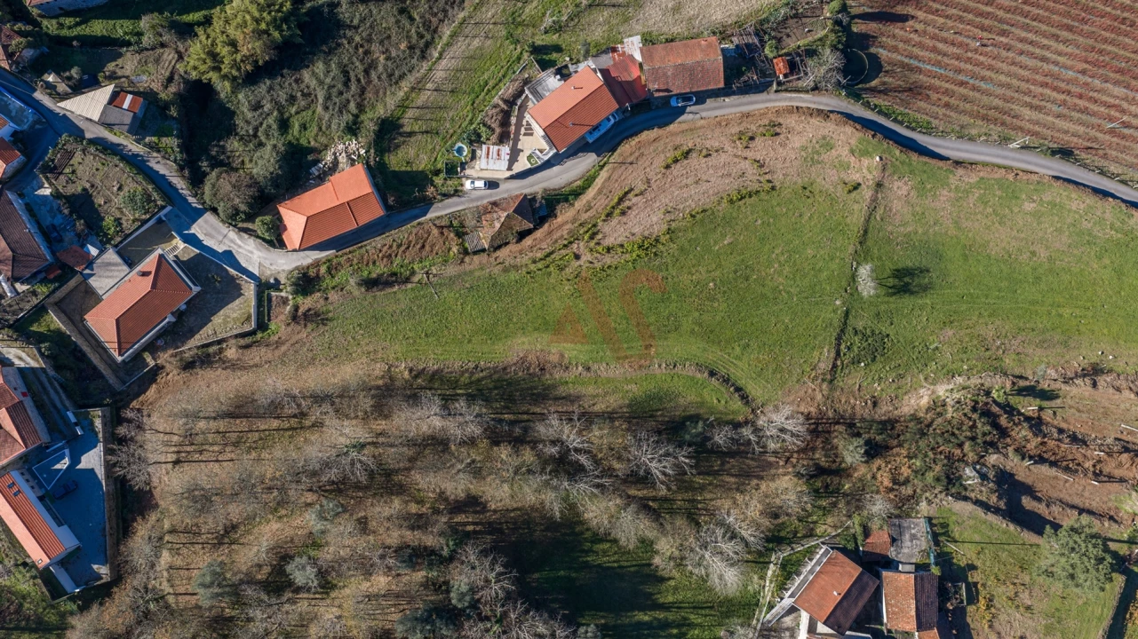 Moradia T4 para Venda em Armil Foto 4