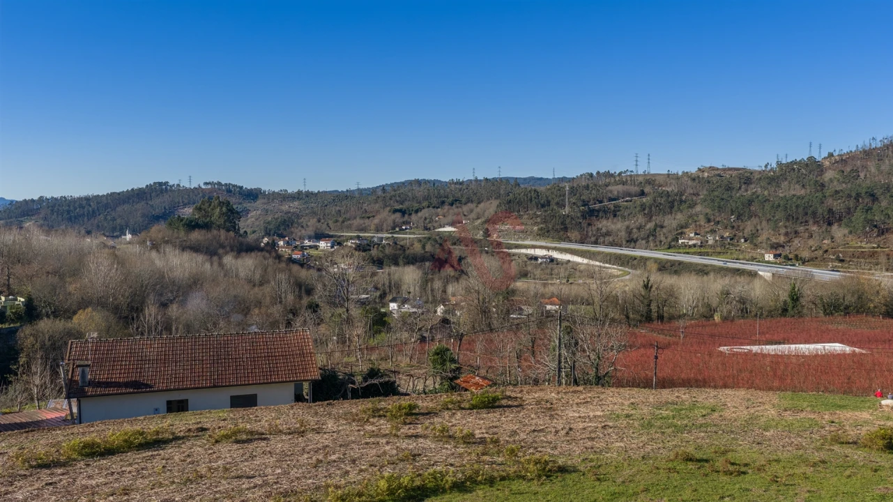 Moradia T4 para Venda em Armil Foto 5