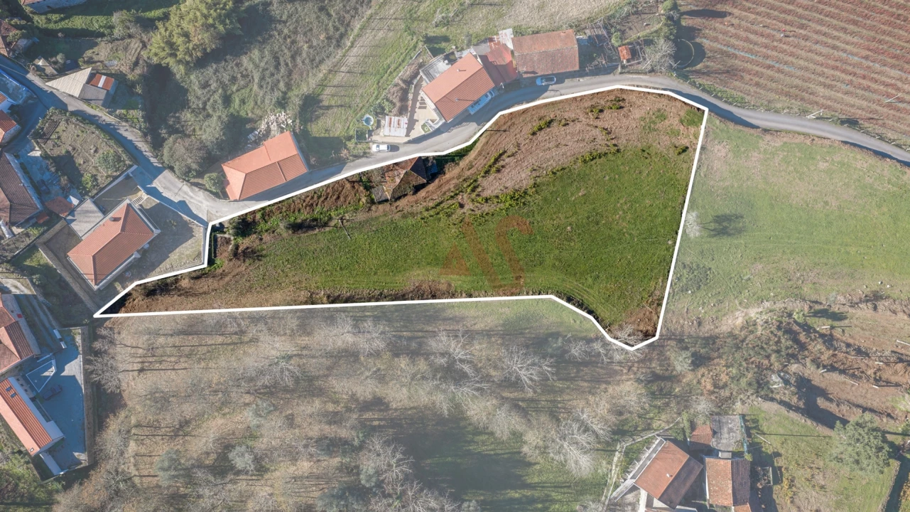 Moradia T4 para Venda em Armil Foto 3