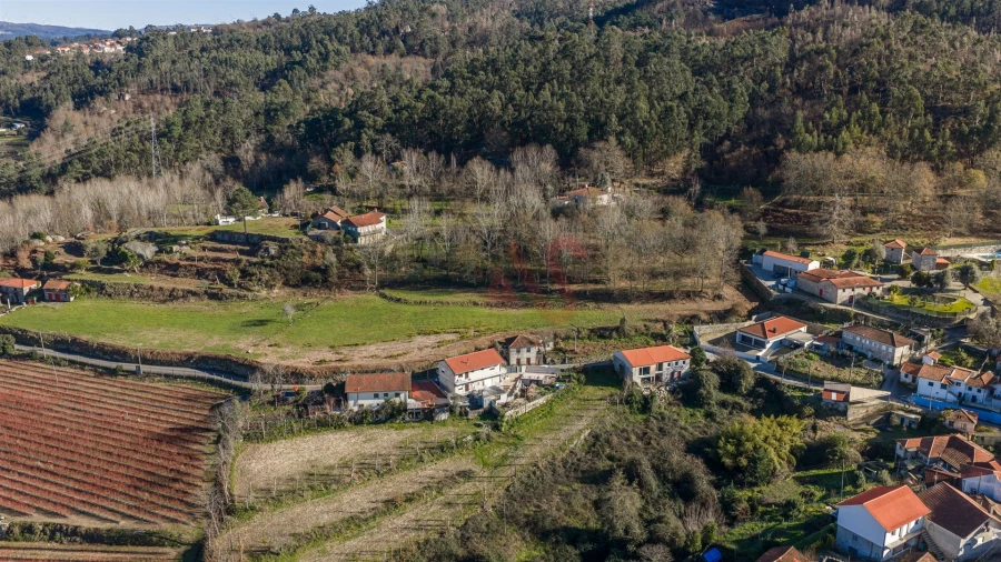 Moradia T4 para Venda em Armil Foto 11