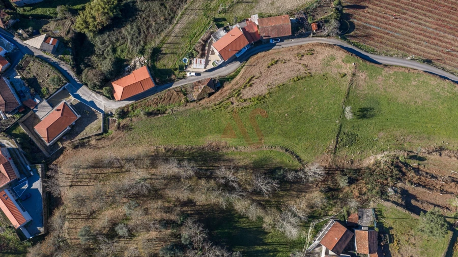 Moradia T4 para Venda em Armil Foto 4