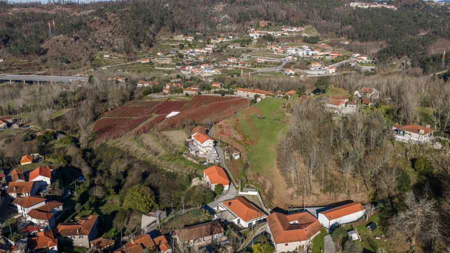 Moradia T4 para Venda em Armil Foto 8