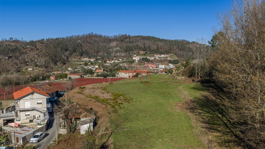 Moradia T4 para Venda em Armil Foto 7